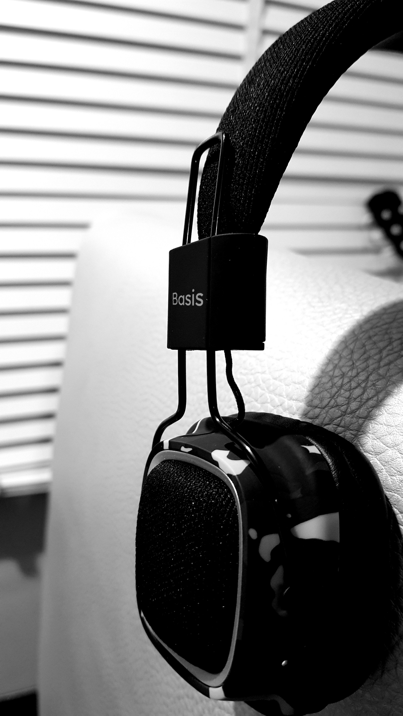 Basis app: headphones screen
