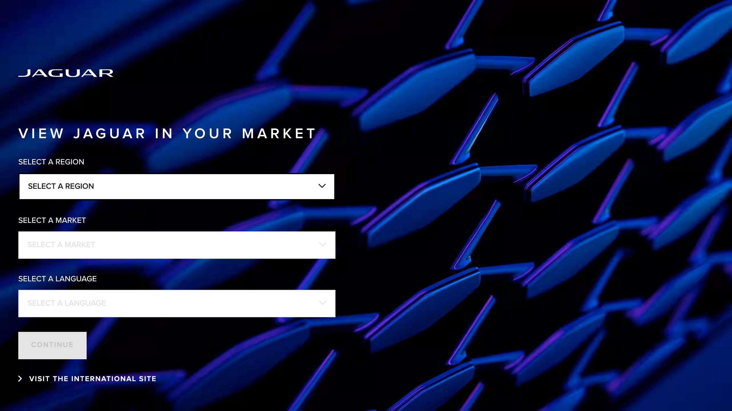الصفحة الرئيسية لـ Jaguar تُظهر هوية إعادة البناء 2024 المصممة لإعادة تموضع العلامة في سوق السيارات الكهربائية.
